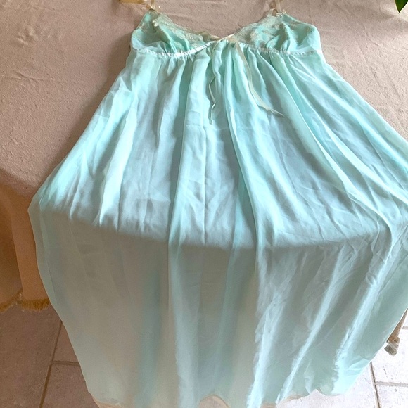 Elegant mint green floor length chemise nightgown.  Linea Donatella size small - Picture 3 of 10